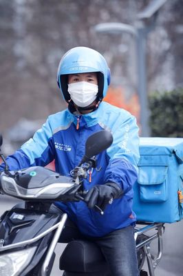 无接触配送 科技与安全并行的外卖服务新时代